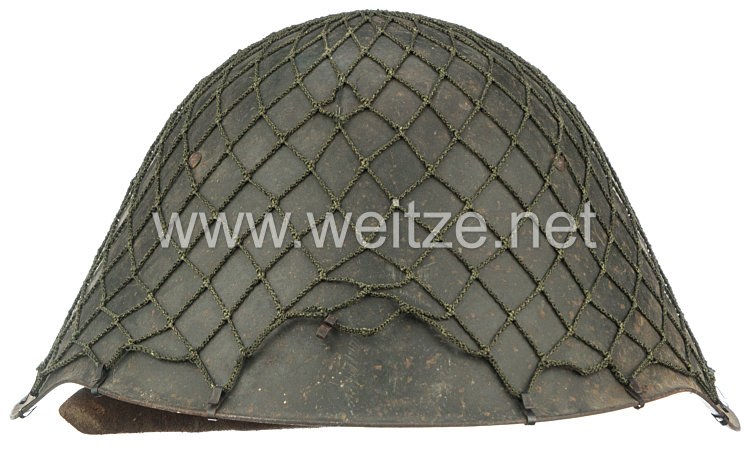 Deutsche Demokratische Republik ( DDR ) Stahlhelm der Nationalen Volksarmee ( NVA ) mit Tarnnetz Bild 2